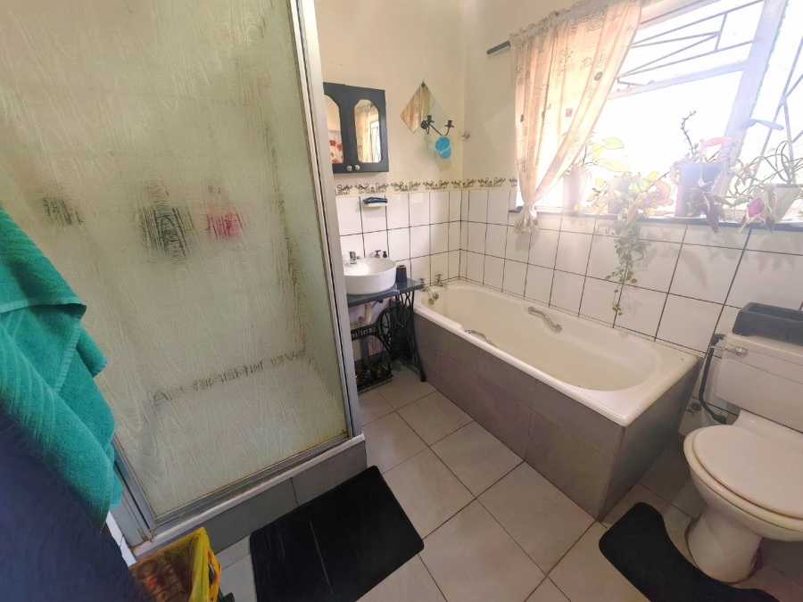 8 Bedroom Property for Sale in Fleurdal Free State